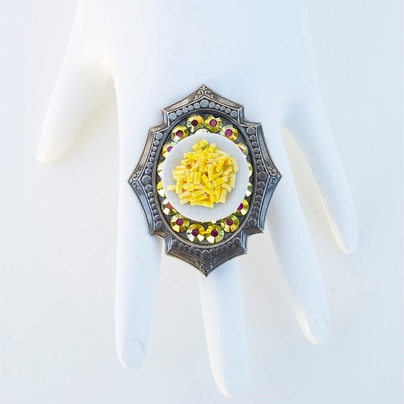 MAC N CHEESE SWAROVSKI RHINESTONE RING - Picture 2 of 4
